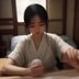 主编林晓棠的工作照，女性，专业编辑装扮，背景为办公室书架